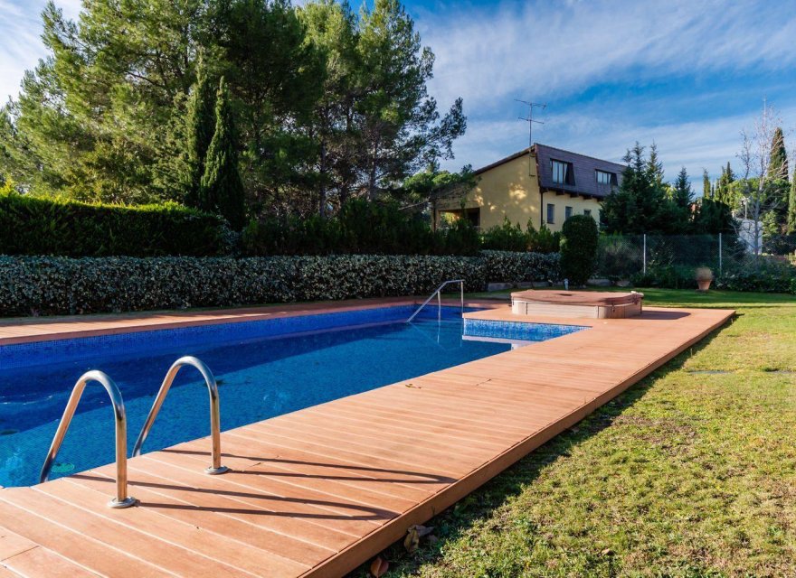 Resale - Villa - Cerdanyola del Valles