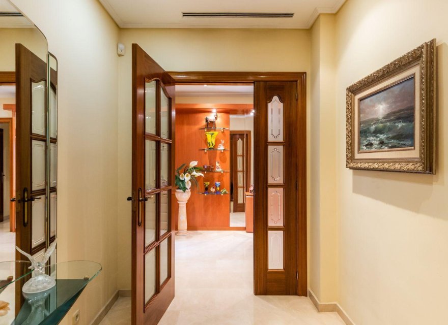 Resale - Villa - Cerdanyola del Valles