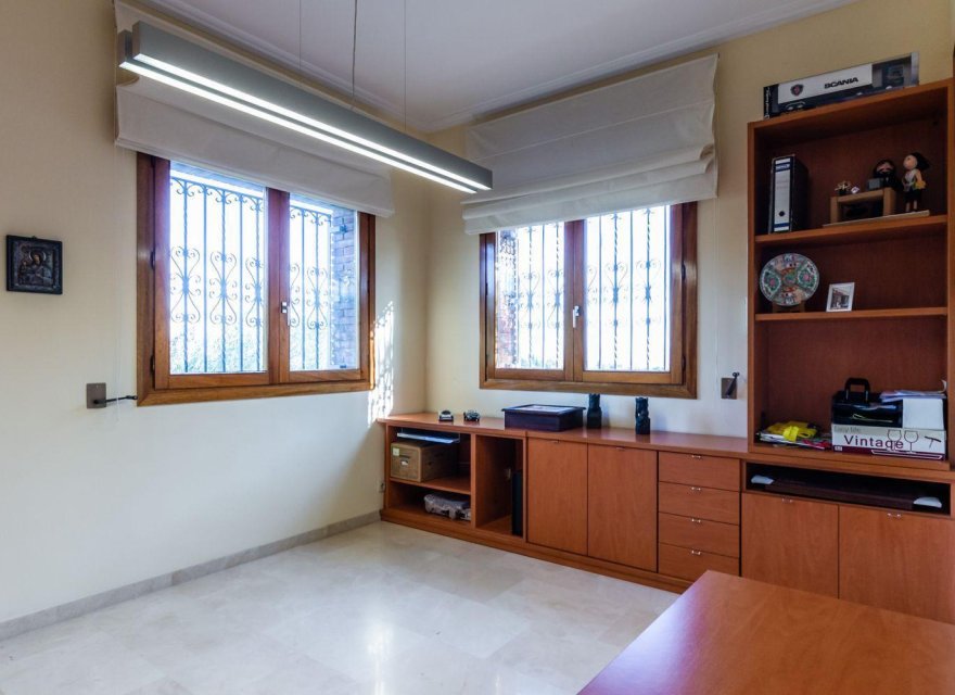 Resale - Villa - Cerdanyola del Valles