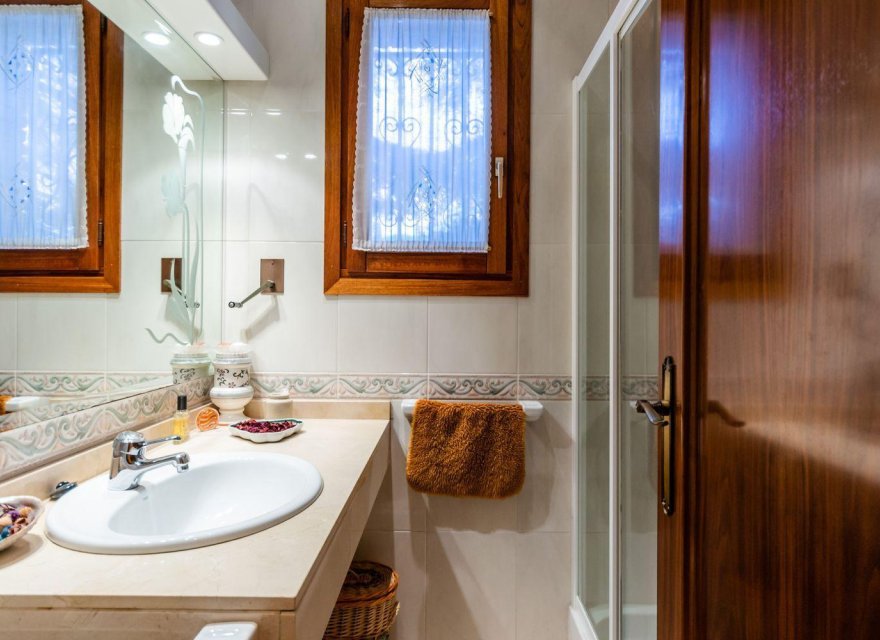 Resale - Villa - Cerdanyola del Valles