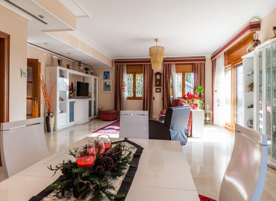 Resale - Villa - Cerdanyola del Valles