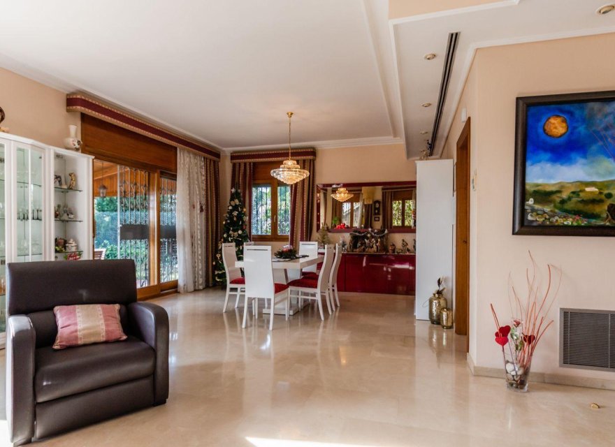 Resale - Villa - Cerdanyola del Valles