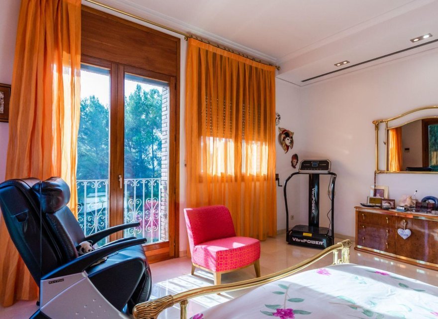 Resale - Villa - Cerdanyola del Valles