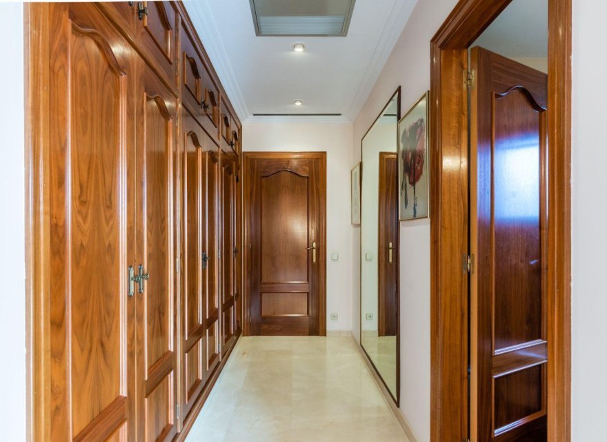 Resale - Villa - Cerdanyola del Valles