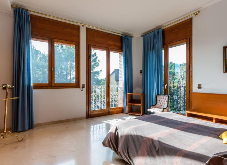 Resale - Villa - Cerdanyola del Valles