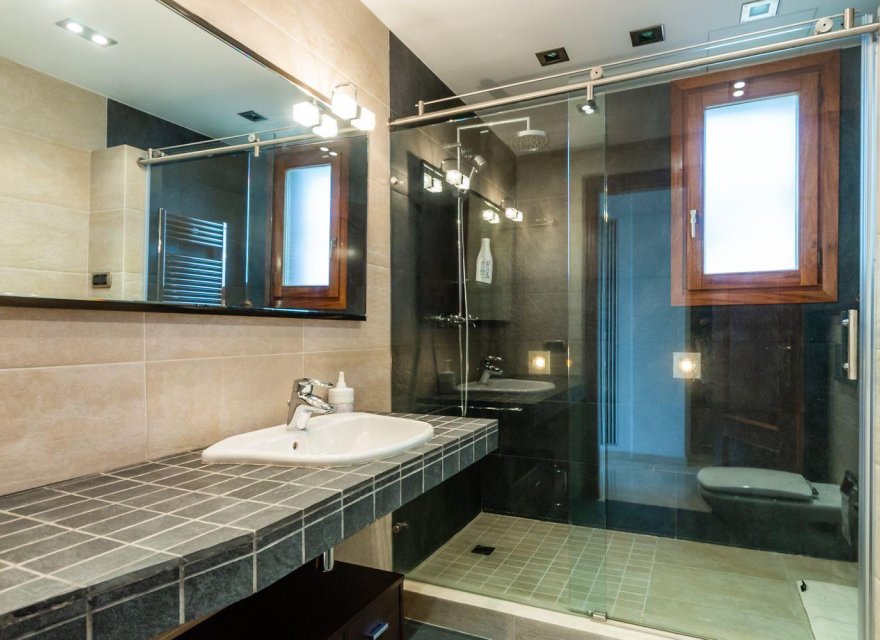 Resale - Villa - Cerdanyola del Valles