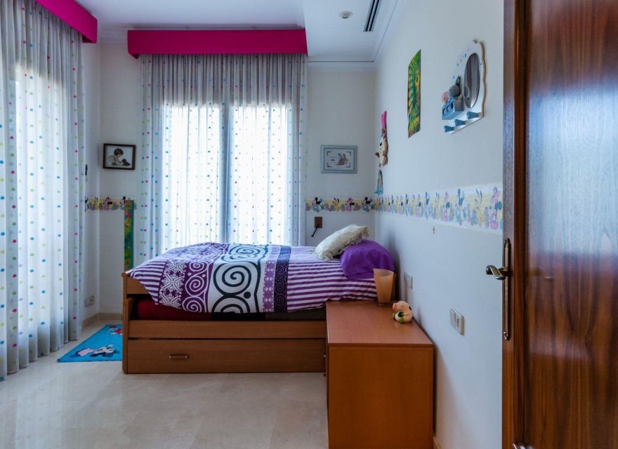 Resale - Villa - Cerdanyola del Valles