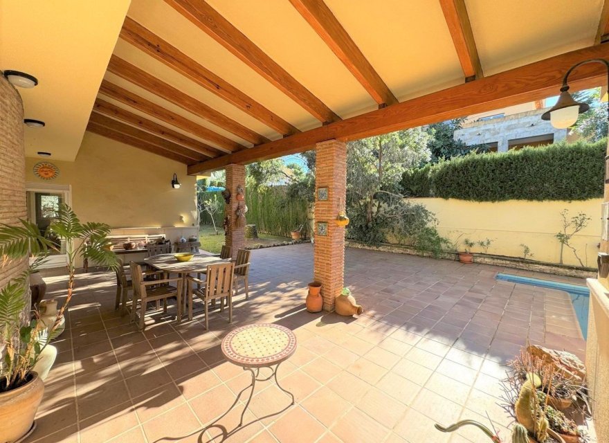 Resale - Villa - Denia