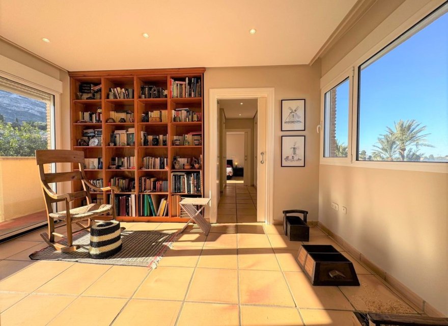 Resale - Villa - Denia