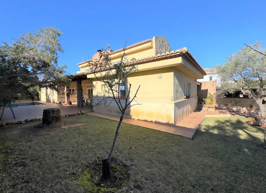 Resale - Villa - Denia