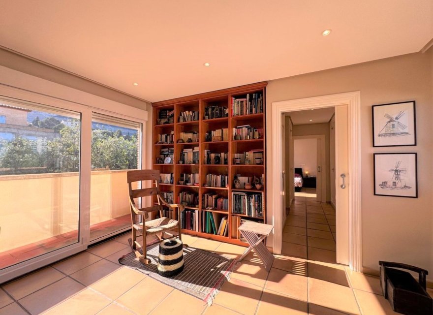 Resale - Villa - Denia