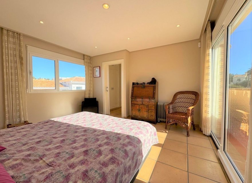 Resale - Villa - Denia