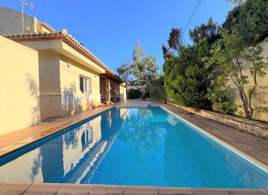 Resale - Villa - Denia