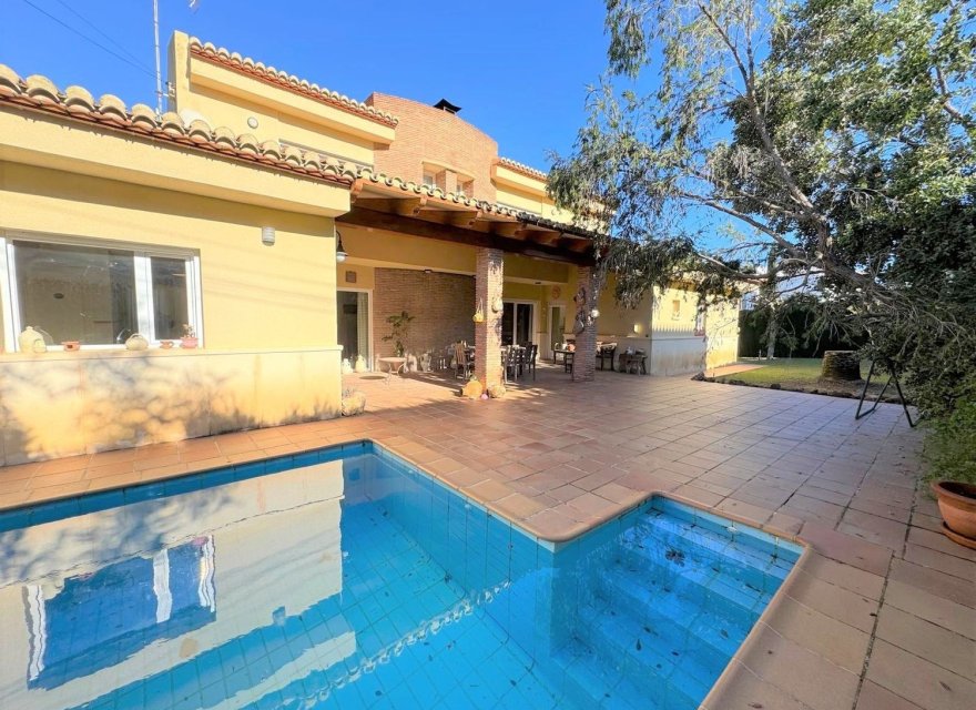 Resale - Villa - Denia
