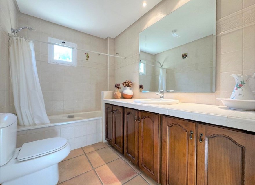 Resale - Villa - Denia