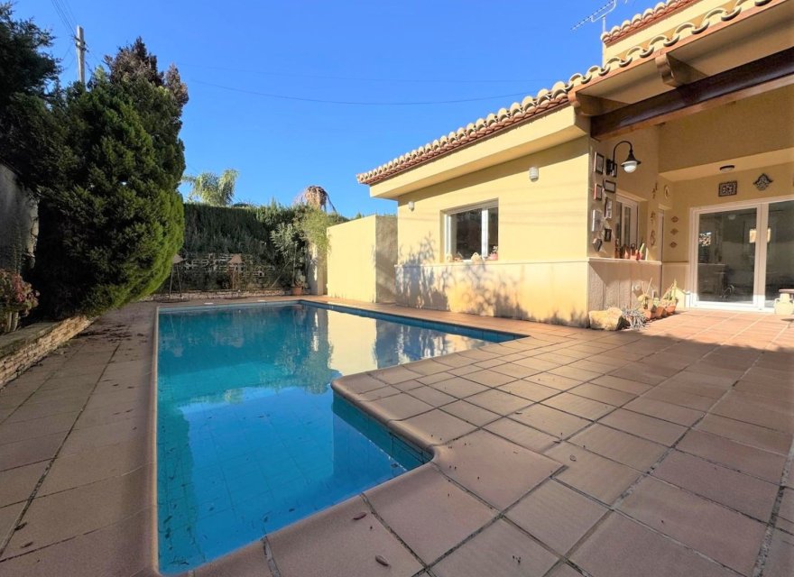 Resale - Villa - Denia