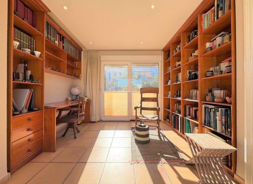 Resale - Villa - Denia