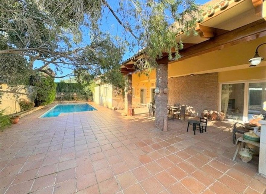 Resale - Villa - Denia