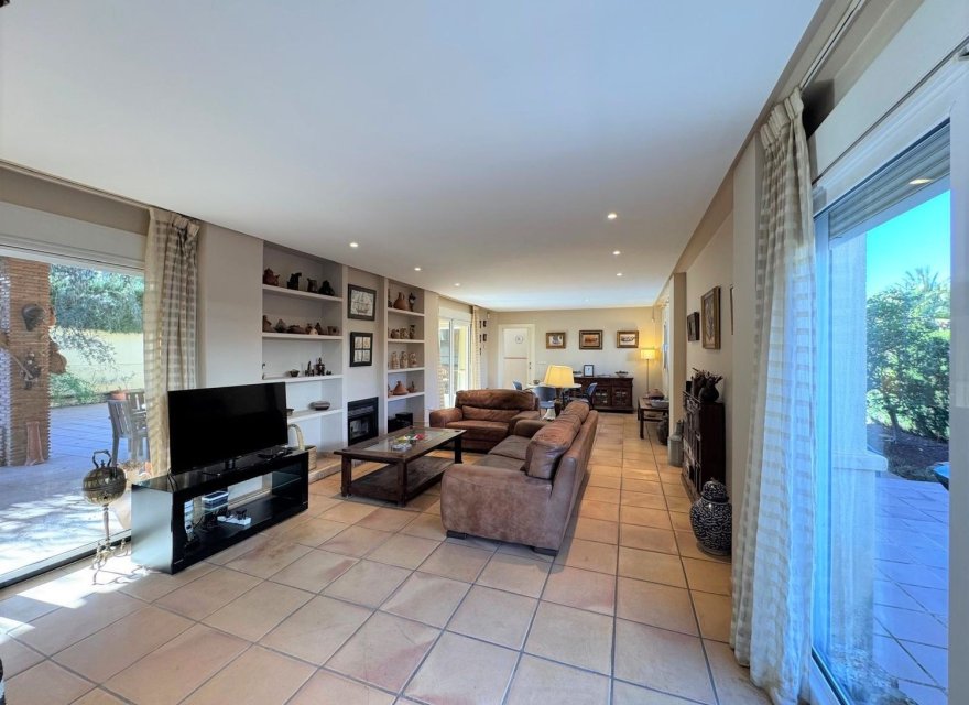 Resale - Villa - Denia
