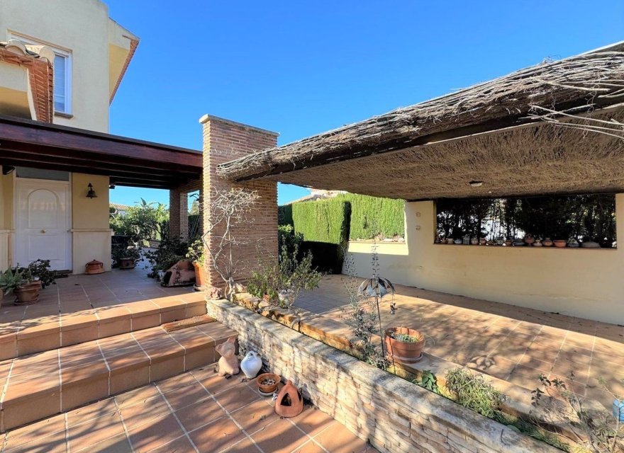 Resale - Villa - Denia