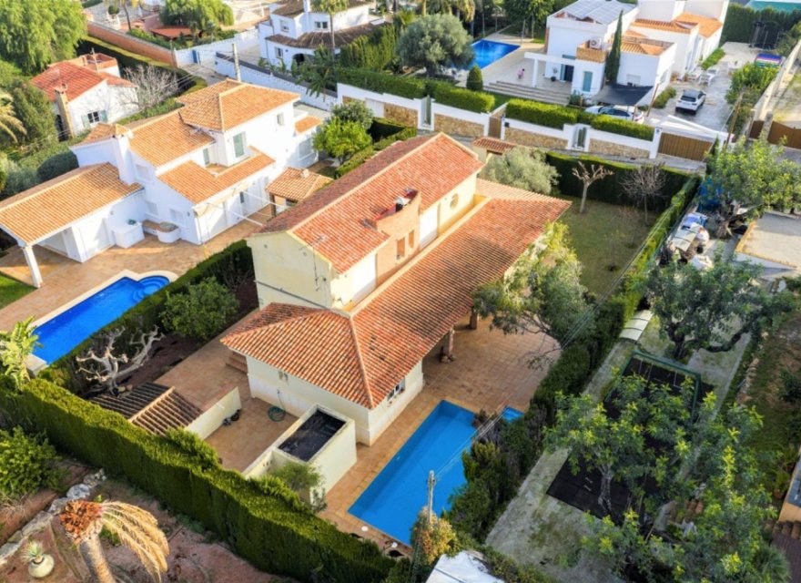Resale - Villa - Denia