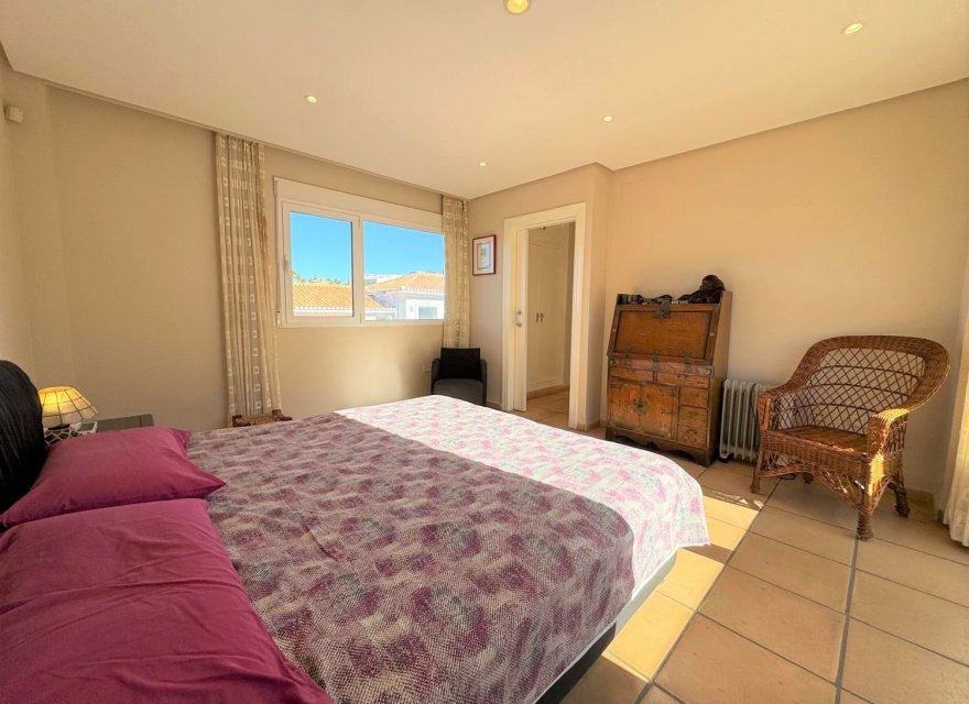 Resale - Villa - Denia