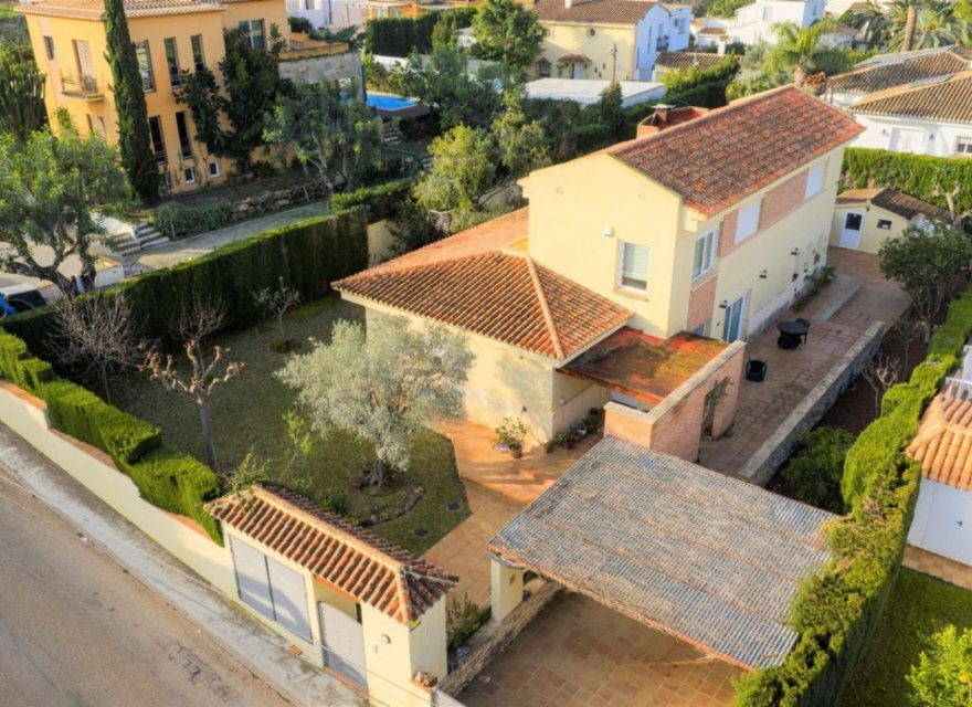 Resale - Villa - Denia