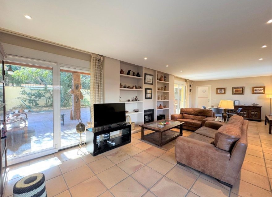 Resale - Villa - Denia