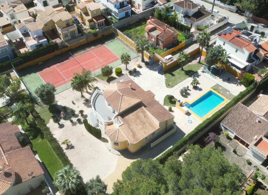 Resale - Villa - Denia
