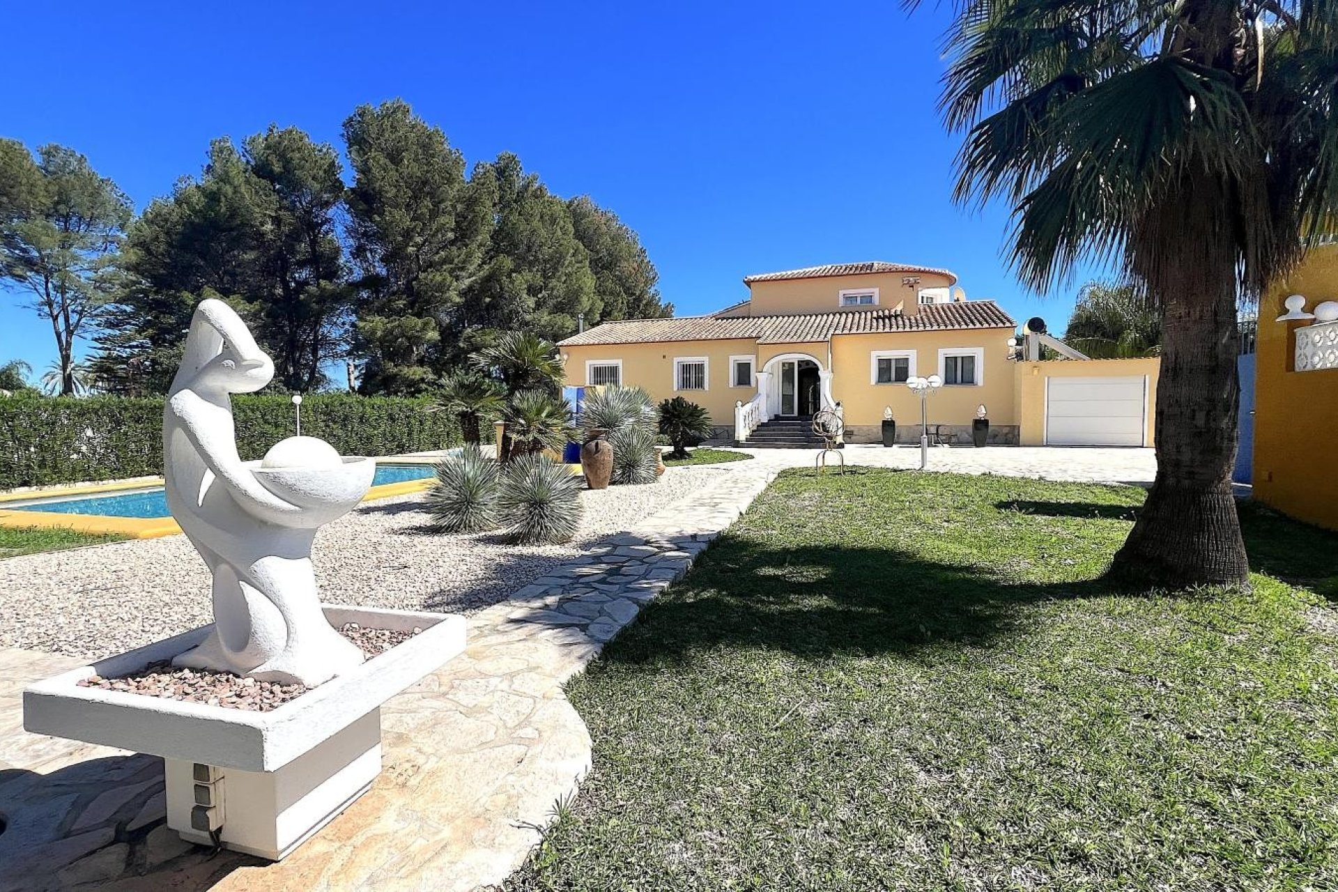 Resale - Villa - Denia