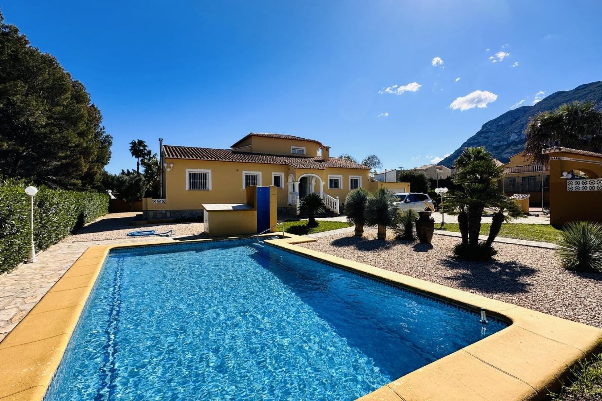 Resale - Villa - Denia
