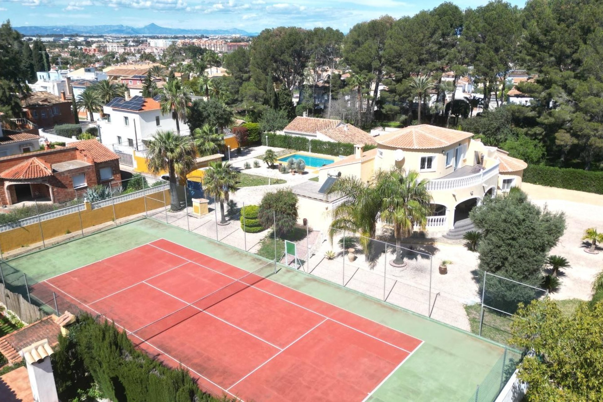 Resale - Villa - Denia