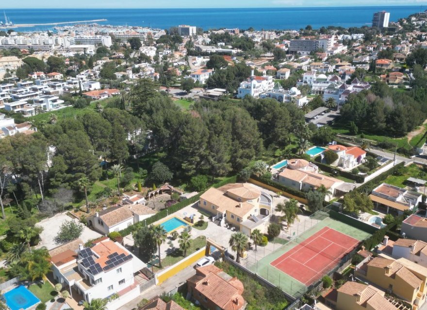 Resale - Villa - Denia
