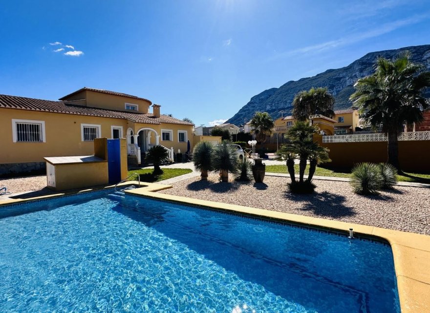 Resale - Villa - Denia
