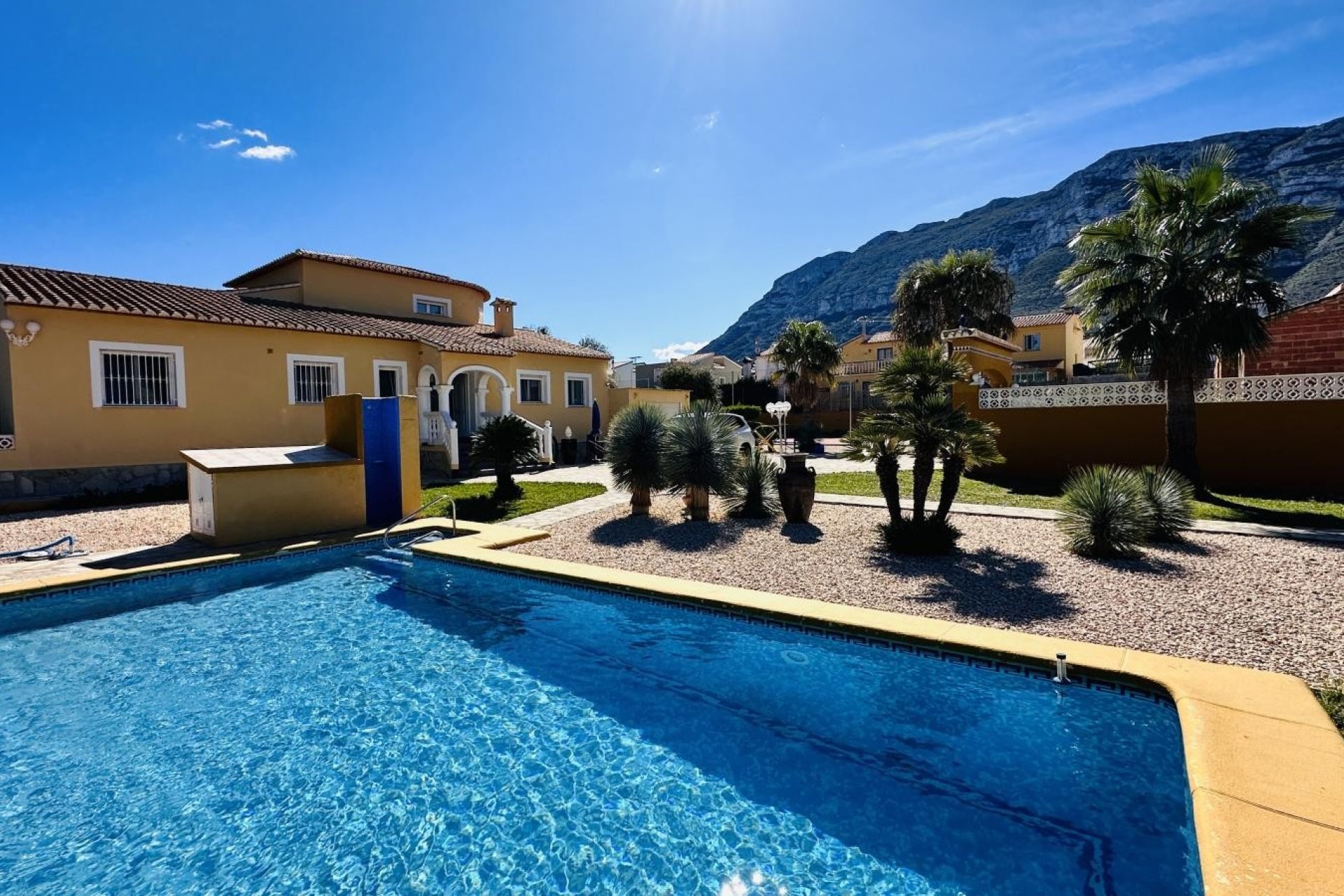 Resale - Villa - Denia