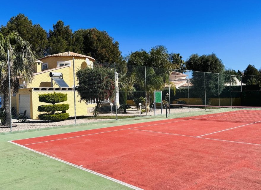 Resale - Villa - Denia