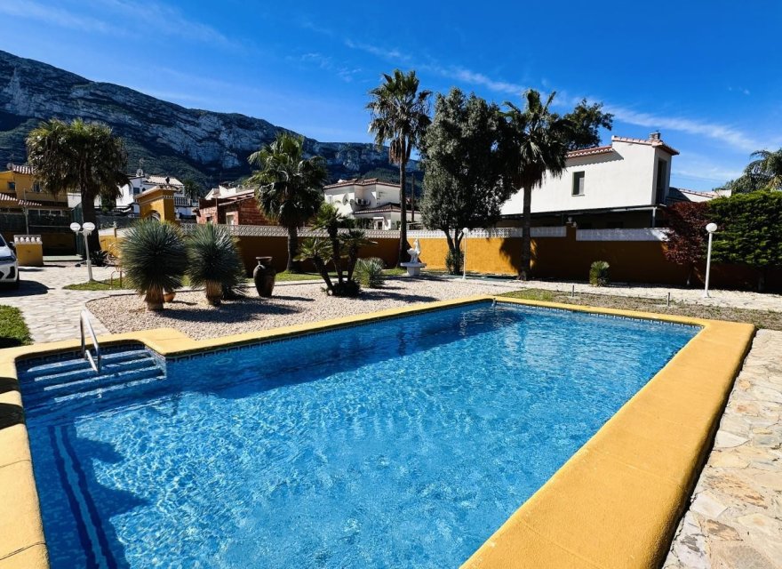 Resale - Villa - Denia