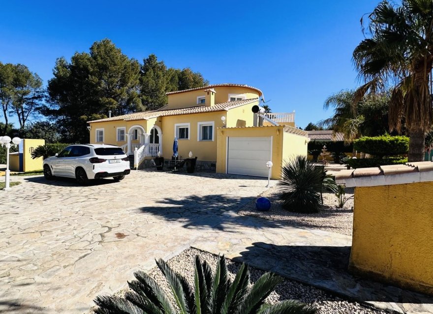 Resale - Villa - Denia