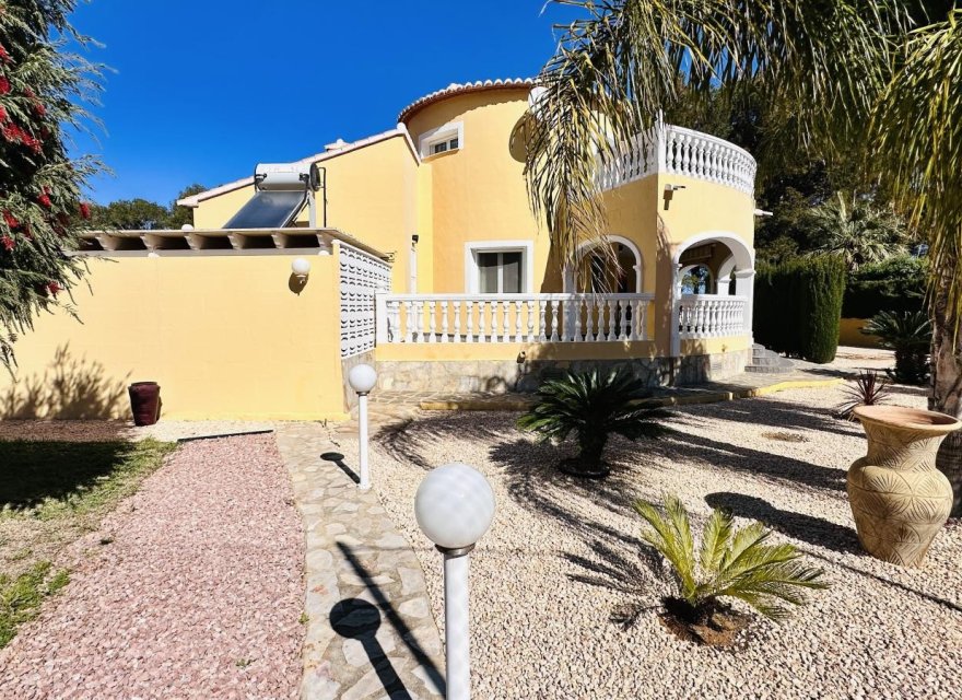 Resale - Villa - Denia