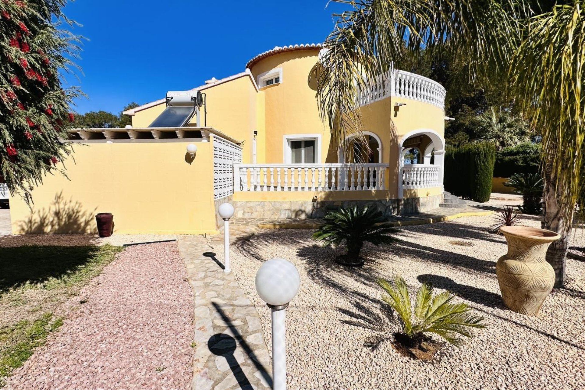 Resale - Villa - Denia