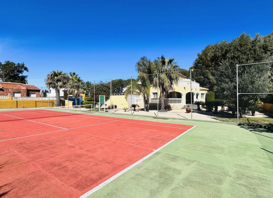 Resale - Villa - Denia