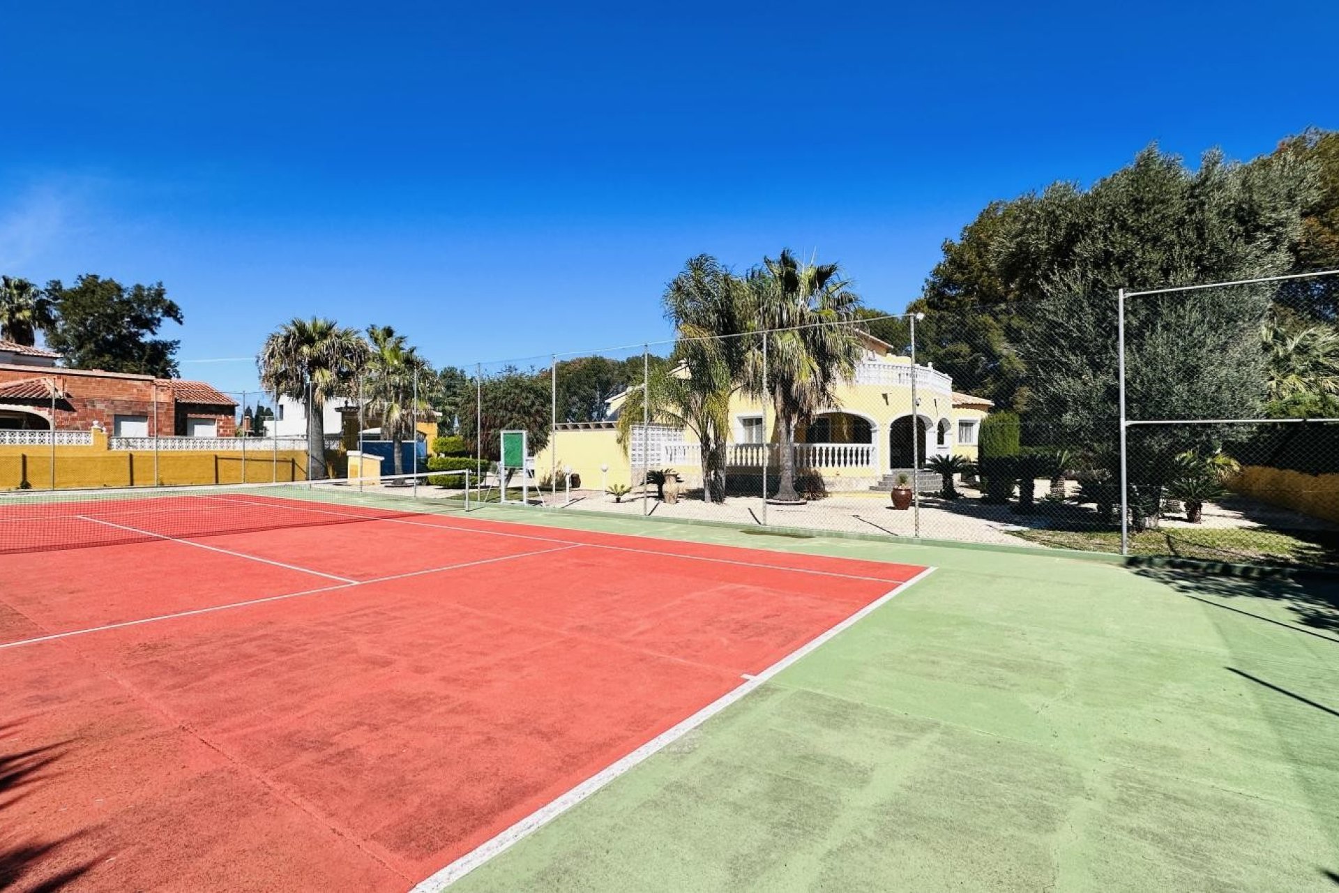 Resale - Villa - Denia