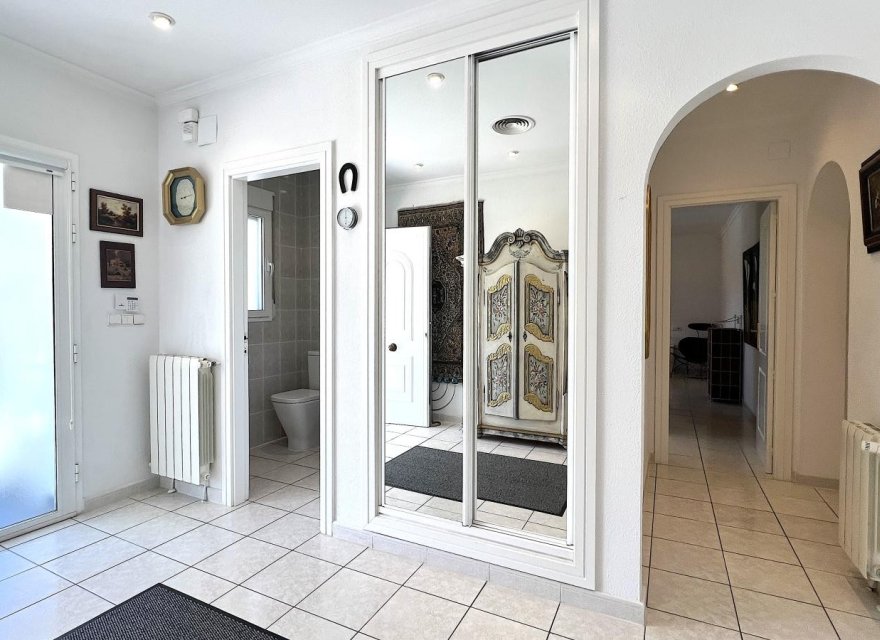 Resale - Villa - Denia