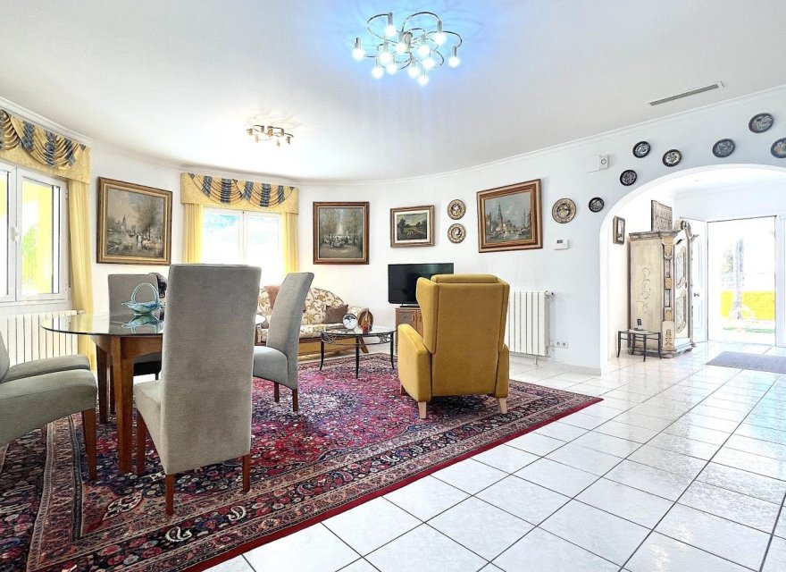 Resale - Villa - Denia