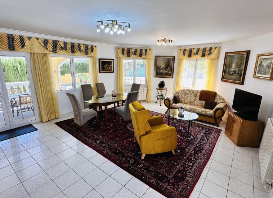 Resale - Villa - Denia