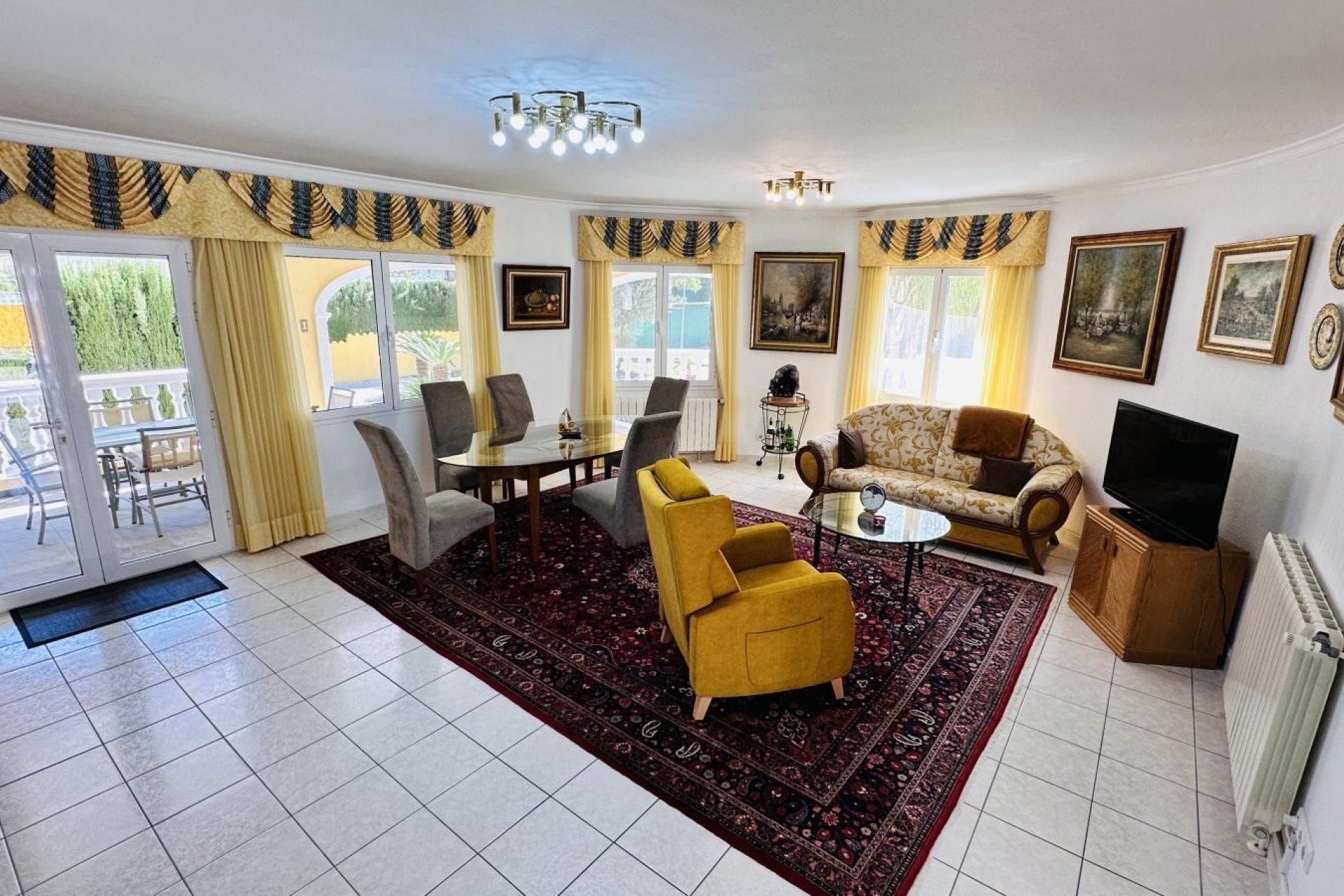 Resale - Villa - Denia