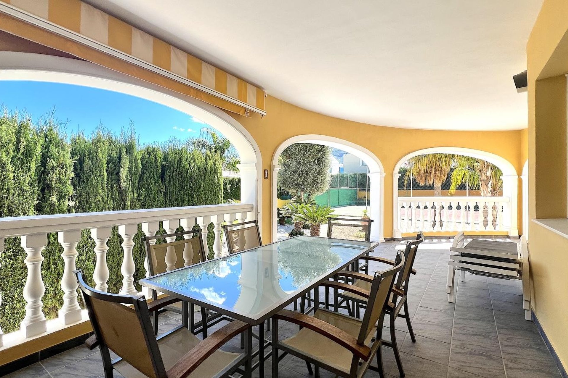 Resale - Villa - Denia