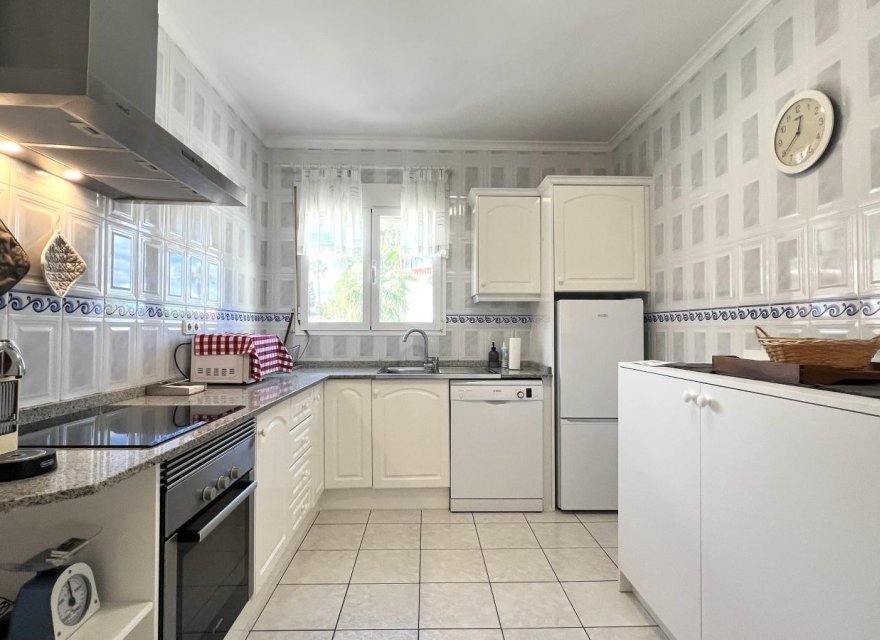 Resale - Villa - Denia