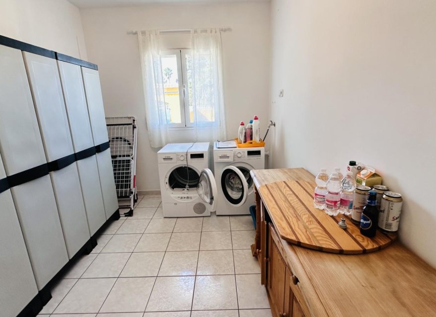 Resale - Villa - Denia
