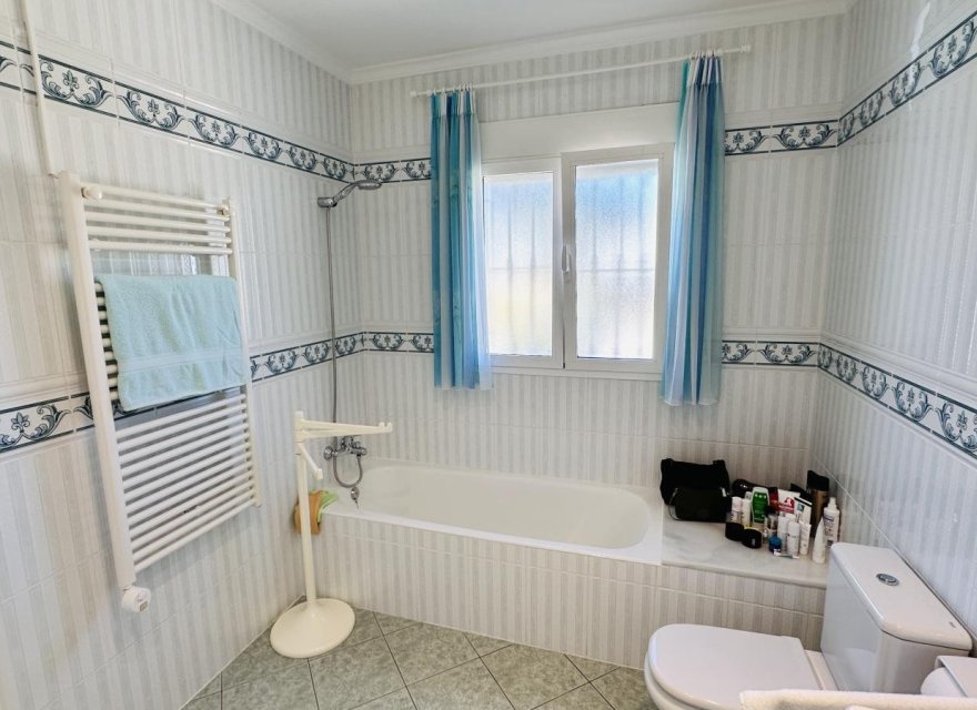 Resale - Villa - Denia